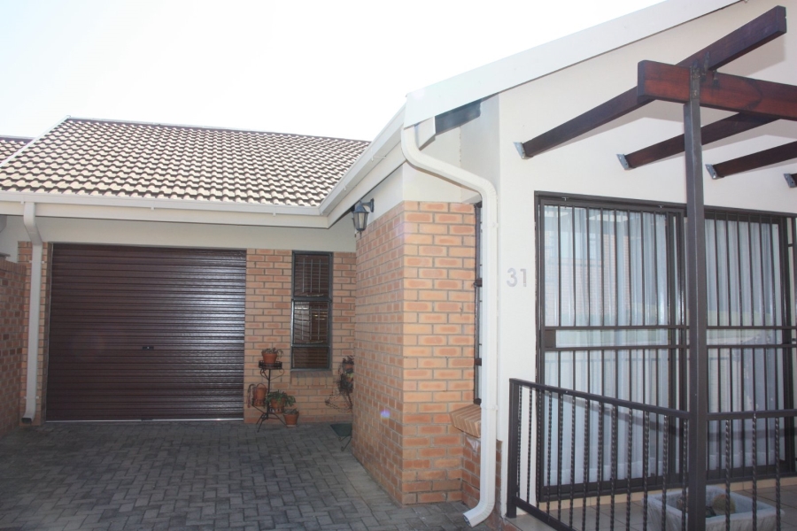 2 Bedroom Property for Sale in Langenhovenpark Free State
